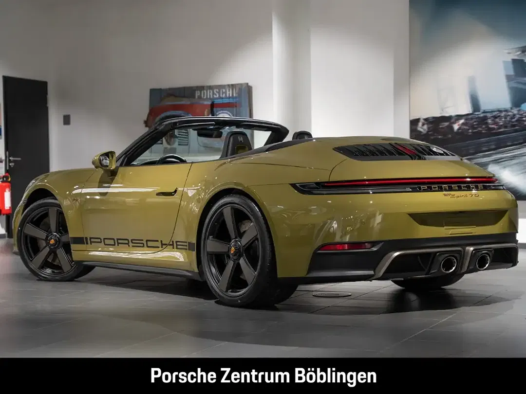 Porsche 992 - Thumbnail 3