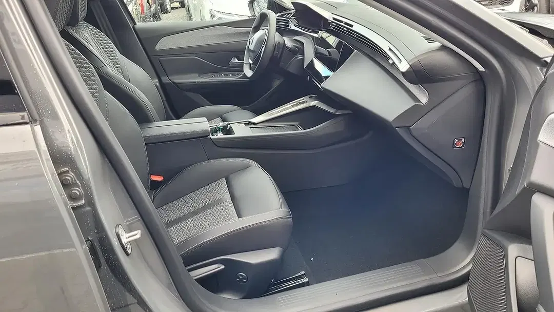 Peugeot 308 - Thumbnail 10