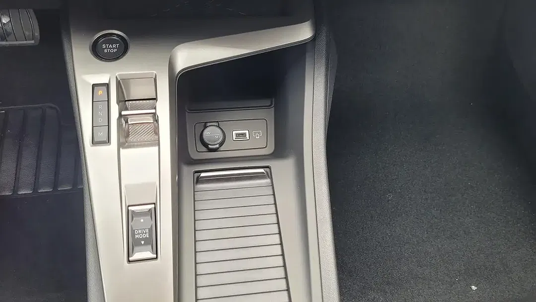 Peugeot 308 - Thumbnail 11