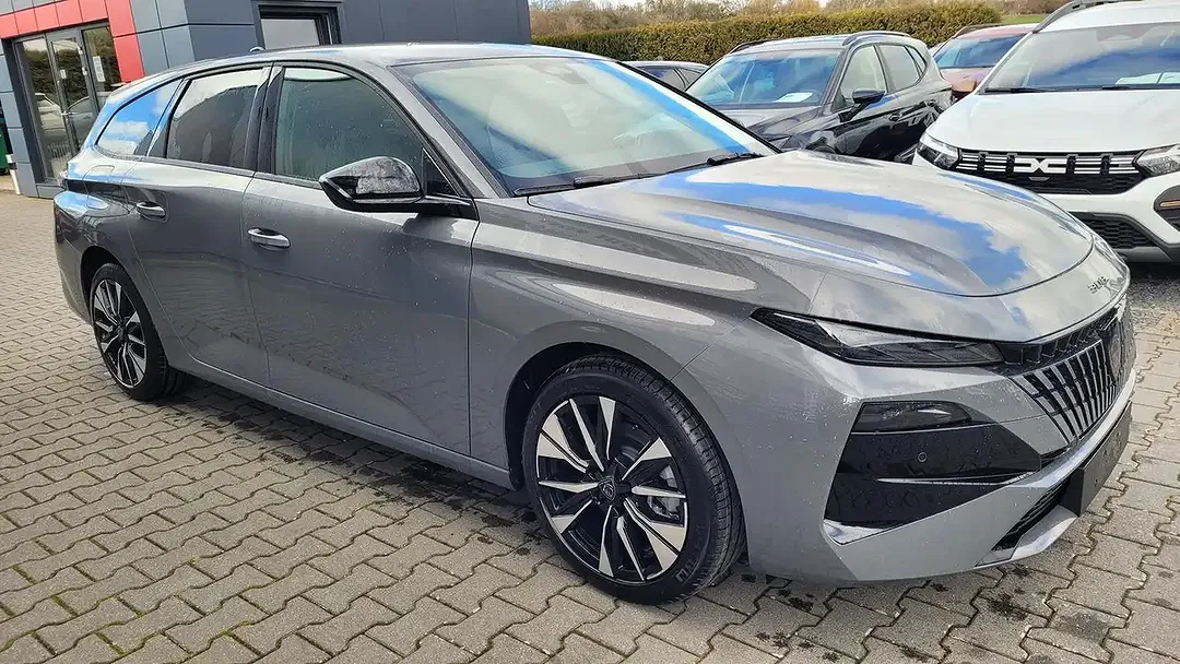 Peugeot 308 - Thumbnail 3