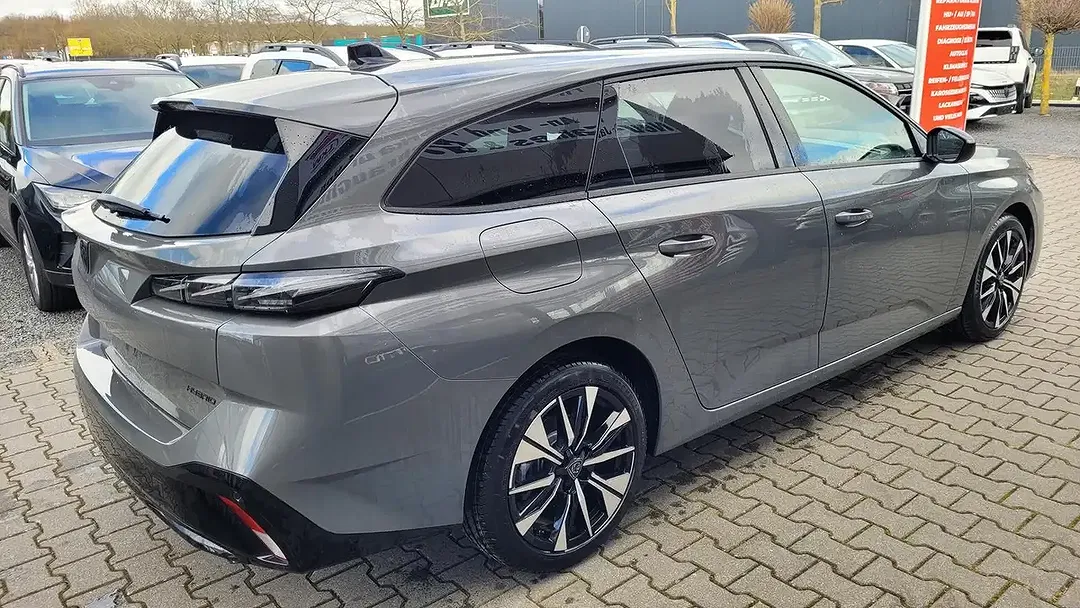 Peugeot 308 - Thumbnail 4