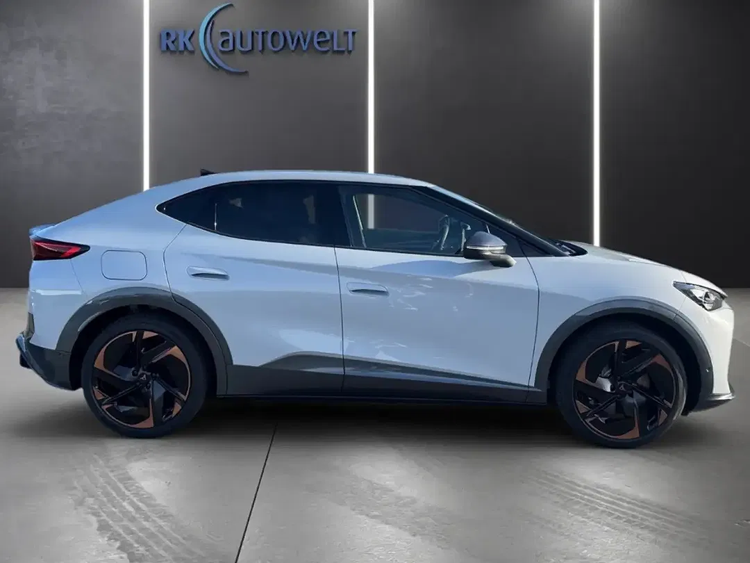 CUPRA Tavascan - Thumbnail 3