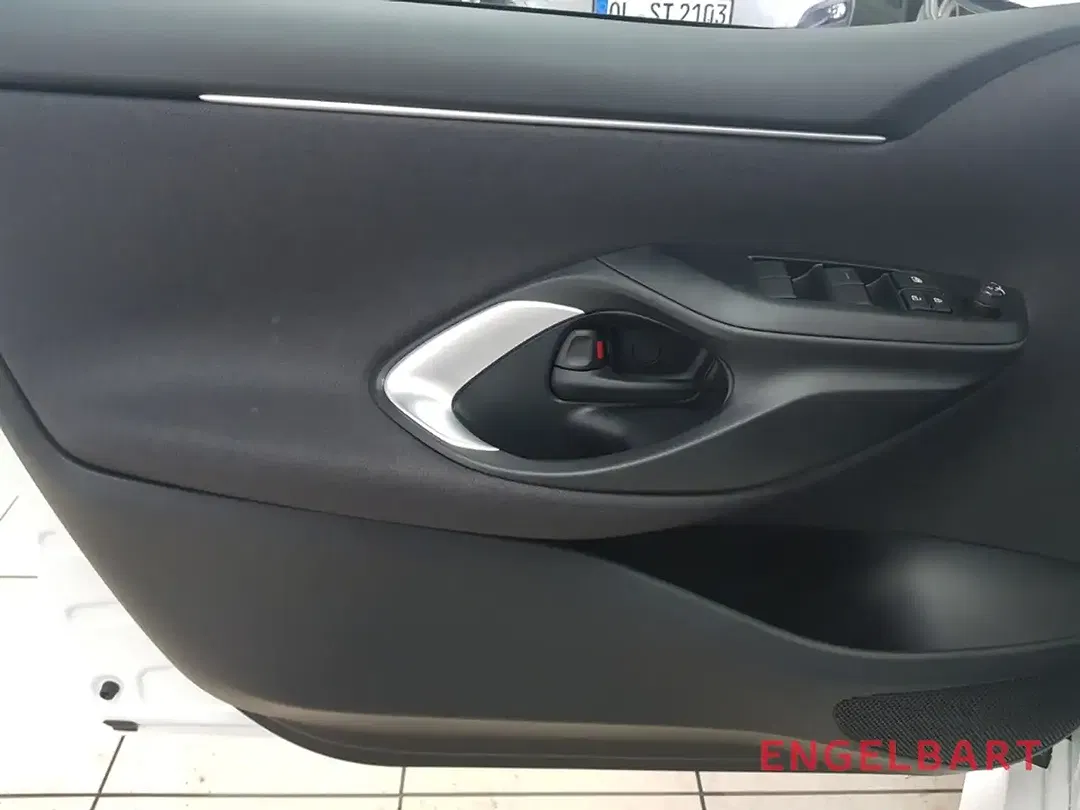 Toyota Yaris - Thumbnail 9