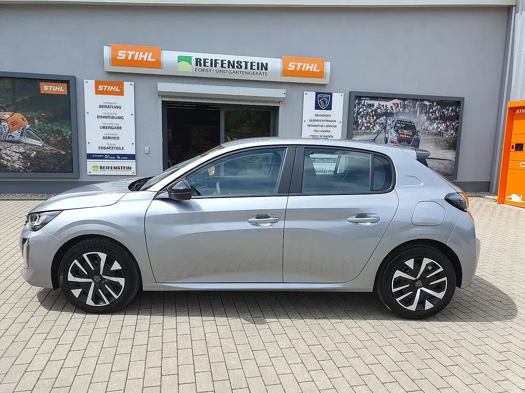 Peugeot 208 - Thumbnail 2