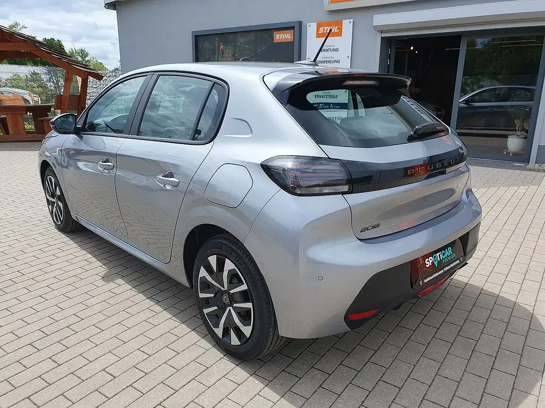 Peugeot 208 - Thumbnail 3