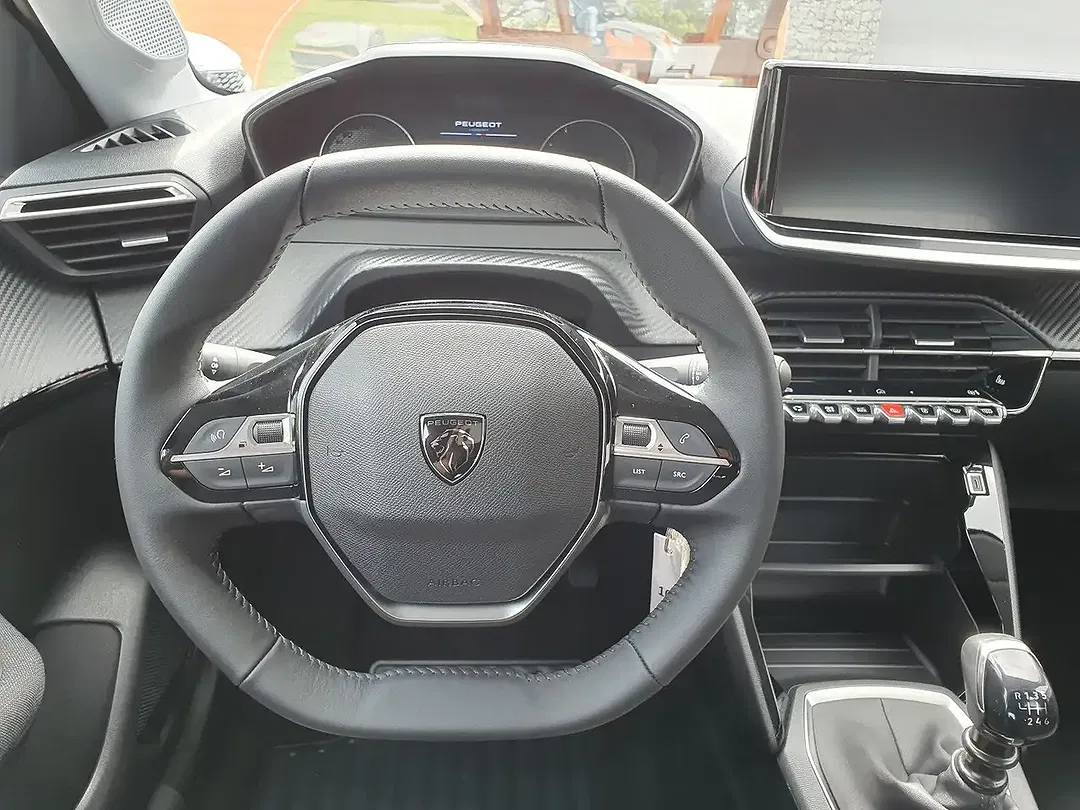 Peugeot 208 - Thumbnail 9