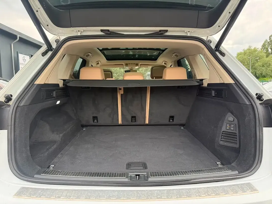 Volkswagen Touareg - Thumbnail 12