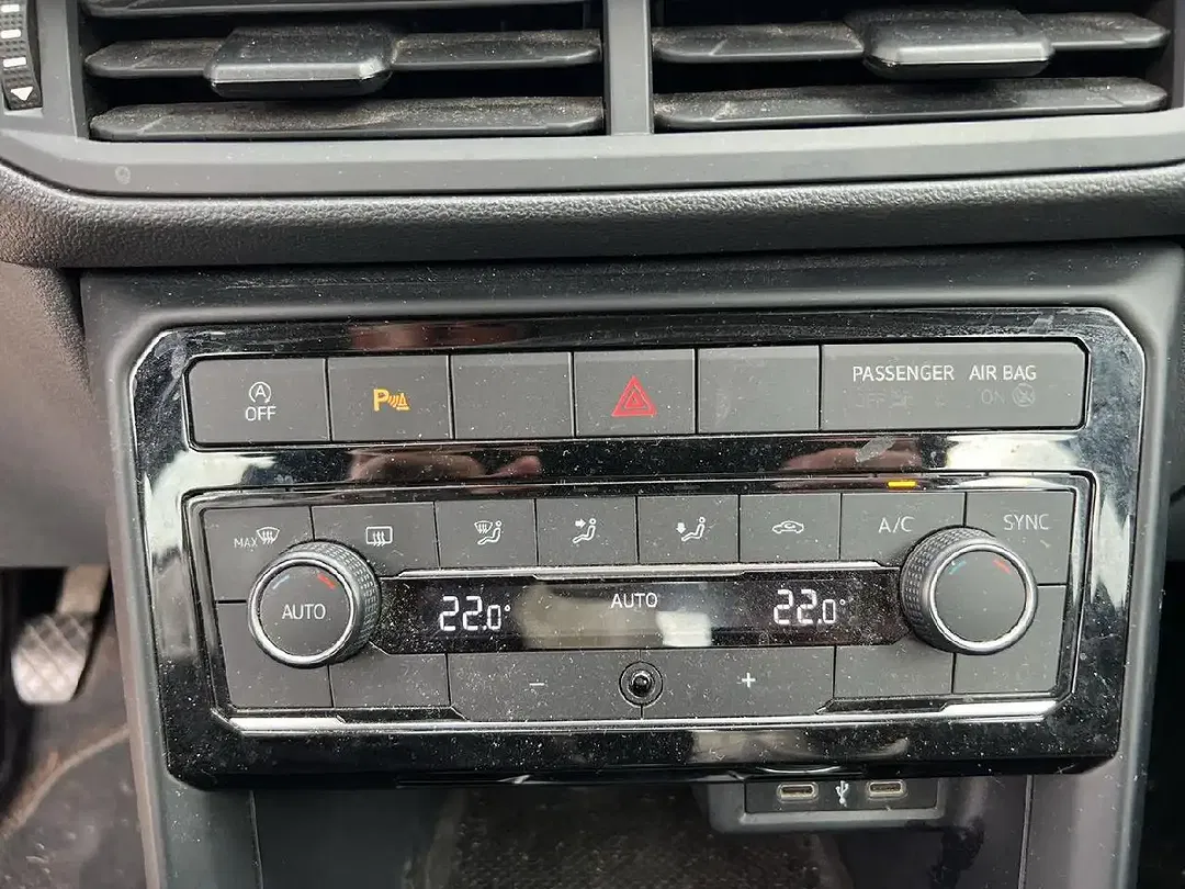 Volkswagen T-Cross - Thumbnail 10