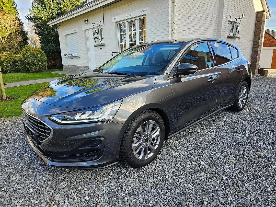 Ford Focus - Thumbnail 1
