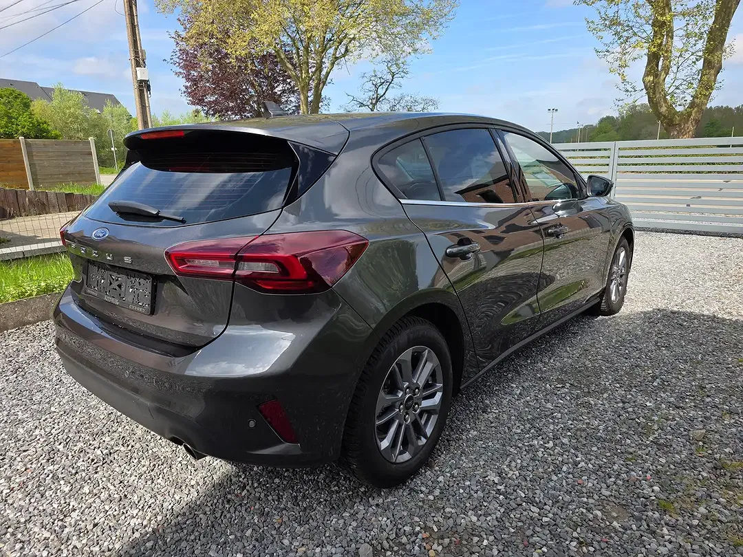 Ford Focus - Thumbnail 2