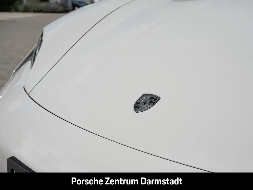 Porsche Taycan - Thumbnail 11