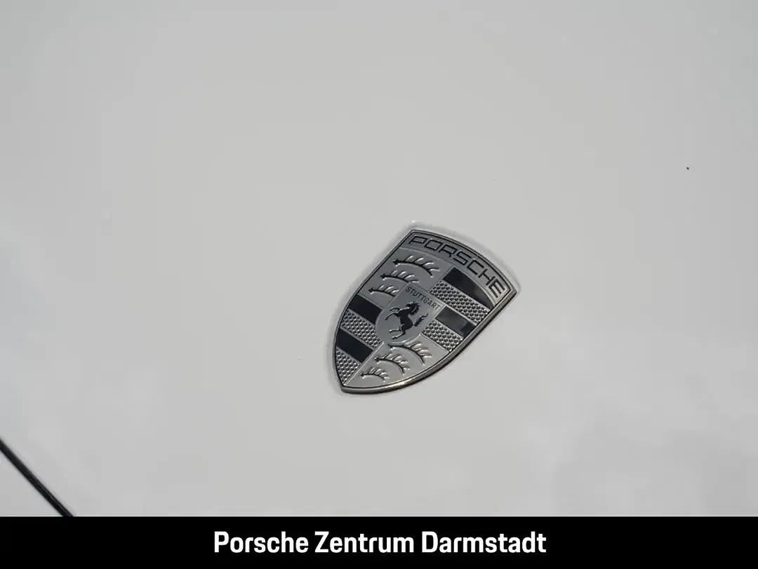 Porsche Taycan - Thumbnail 12