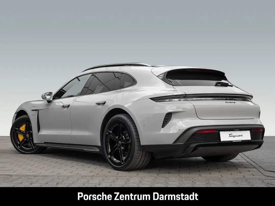 Porsche Taycan - Thumbnail 3