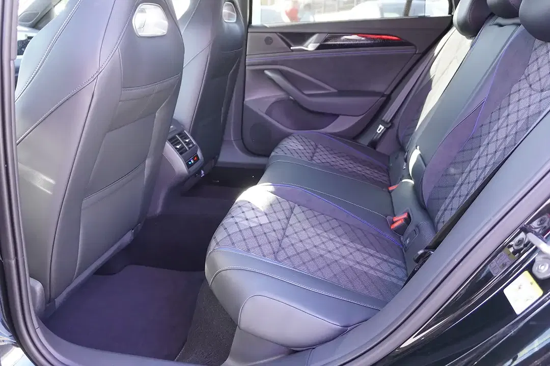 Volkswagen Passat Variant - Thumbnail 10