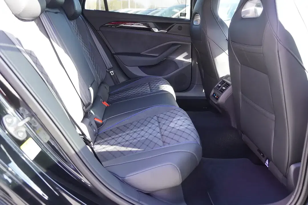 Volkswagen Passat Variant - Thumbnail 11