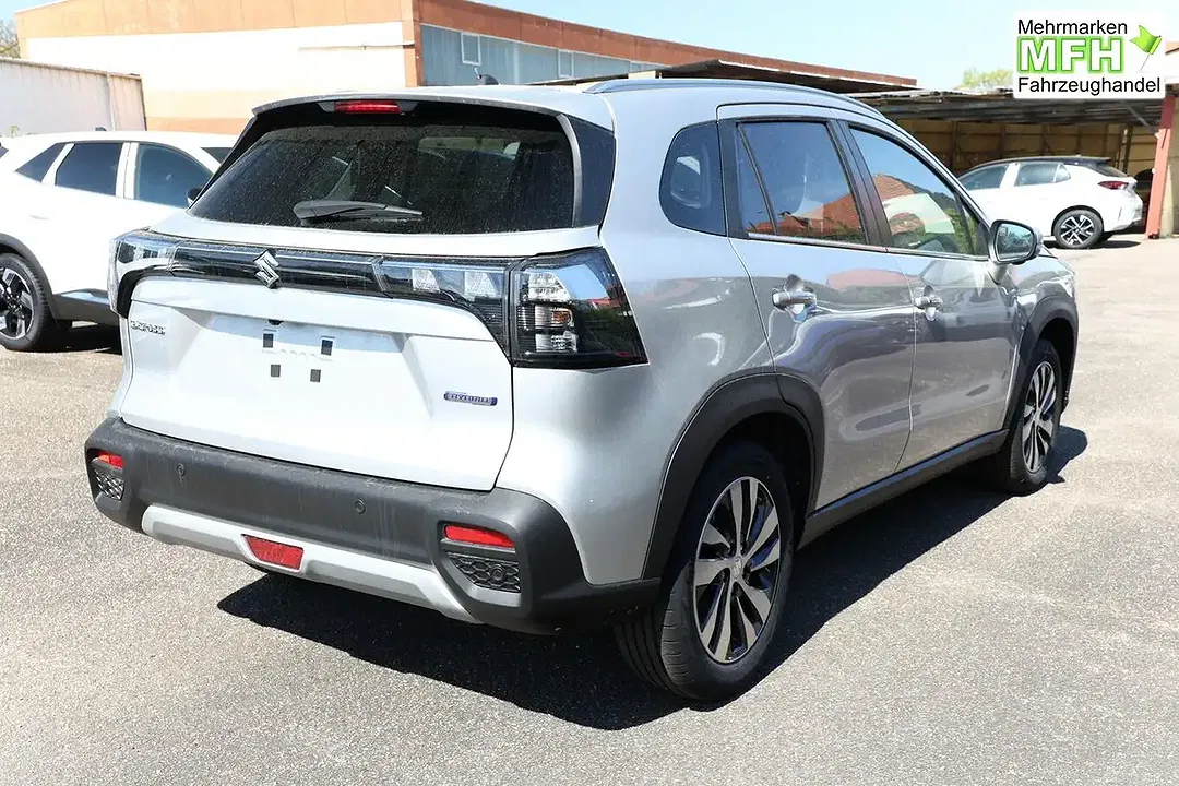 Suzuki S-Cross - Thumbnail 2