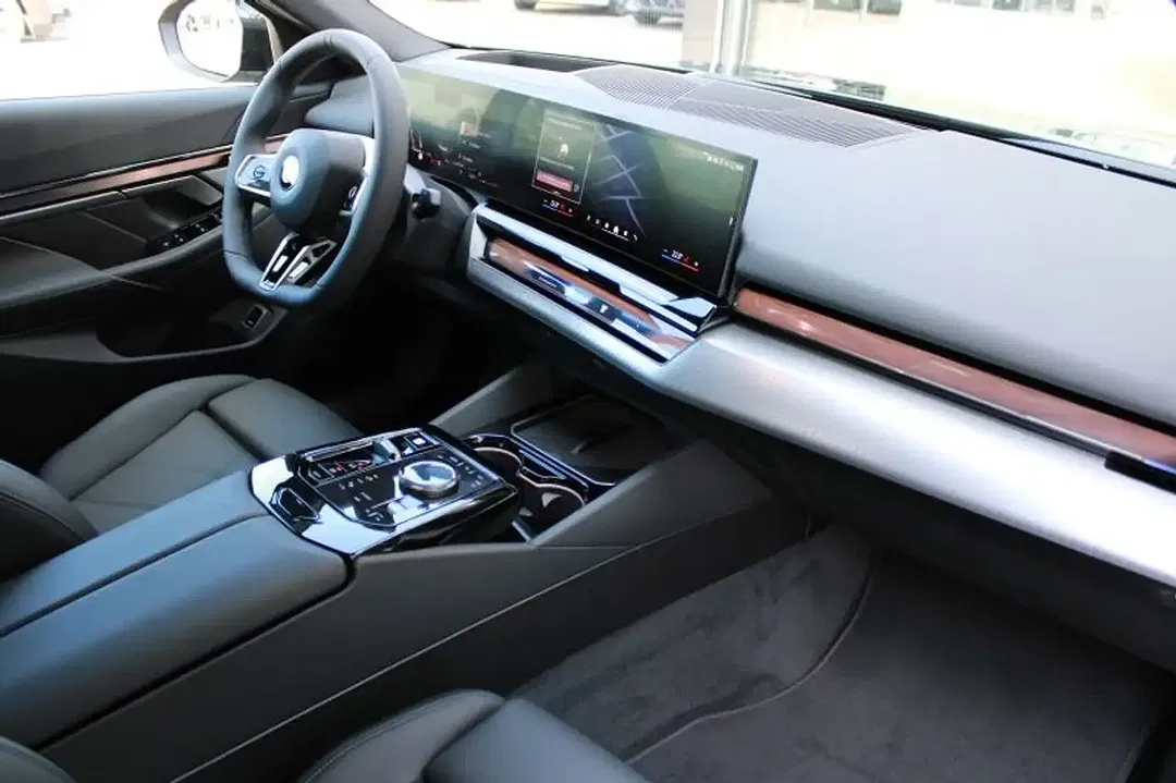 BMW 520 - Thumbnail 13