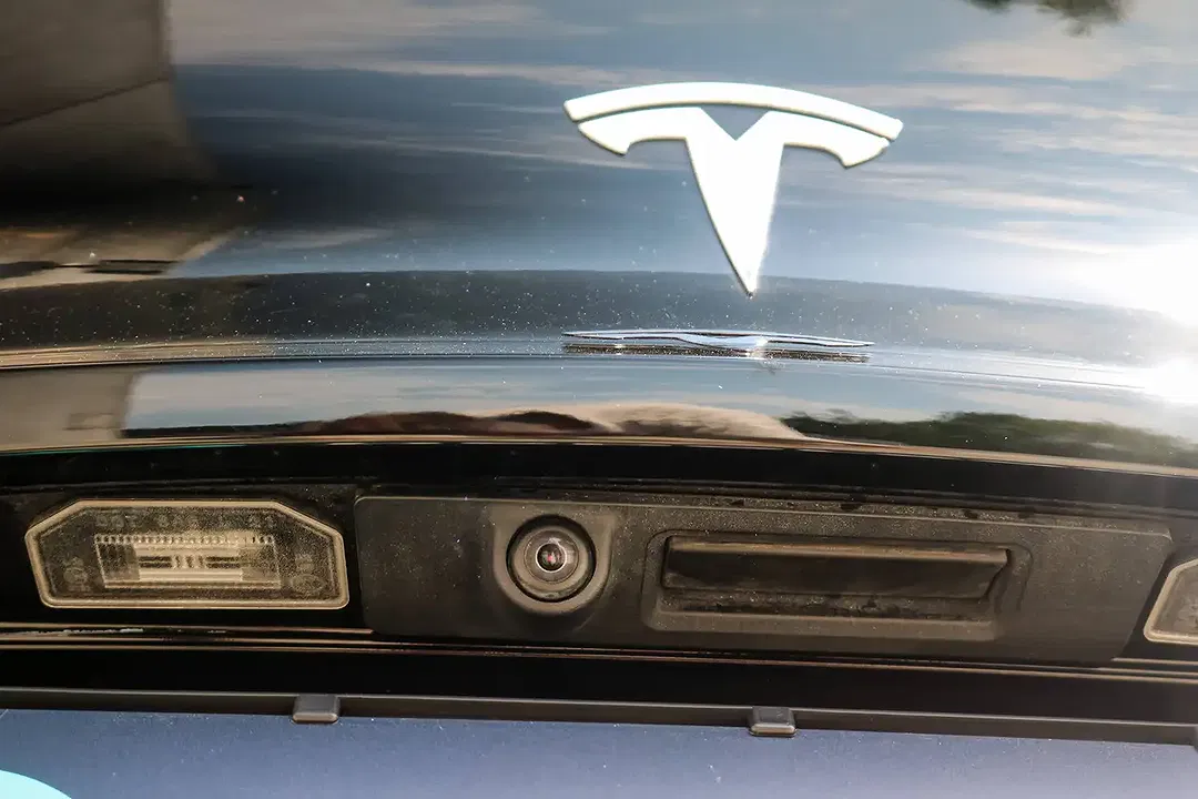 Tesla Model Y - Thumbnail 12