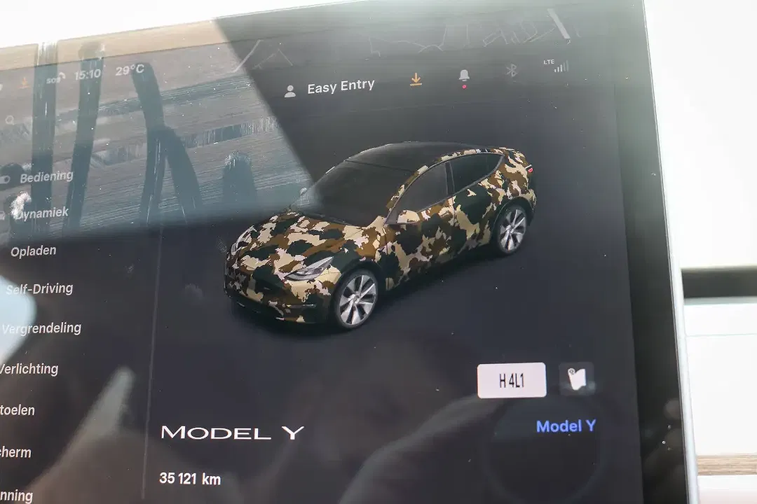 Tesla Model Y - Thumbnail 14