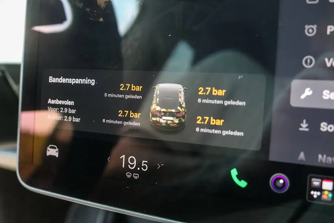 Tesla Model Y - Thumbnail 15