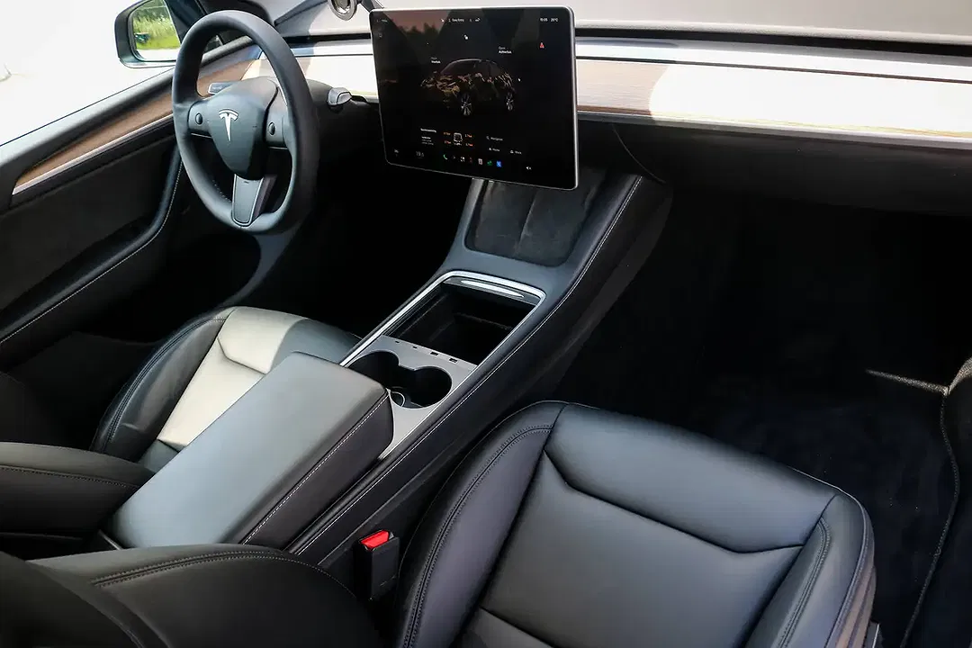 Tesla Model Y - Thumbnail 17