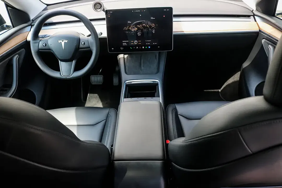Tesla Model Y - Thumbnail 21