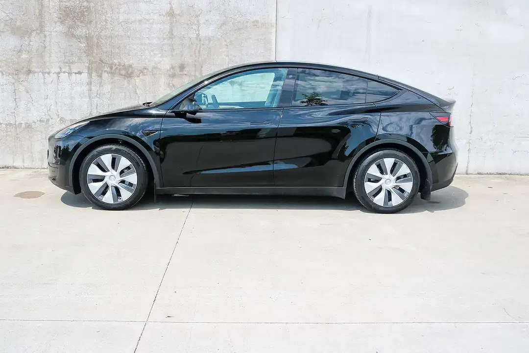 Tesla Model Y - Thumbnail 7