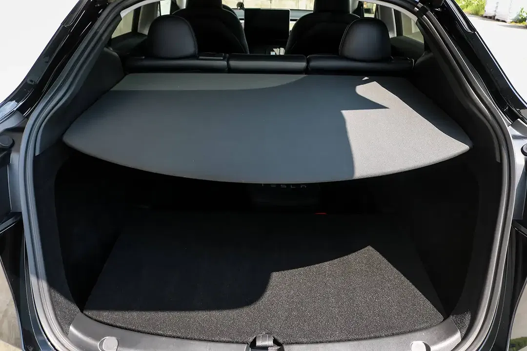 Tesla Model Y - Thumbnail 9