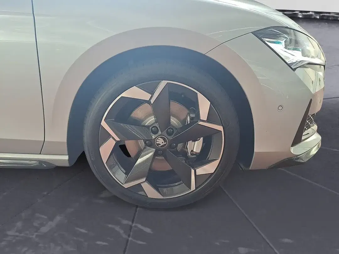 Skoda Superb - Thumbnail 9