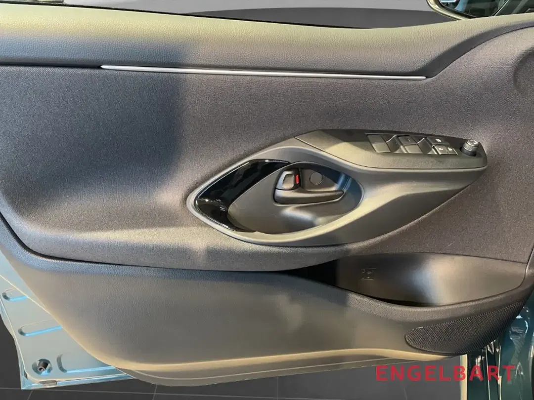 Toyota Yaris - Thumbnail 9