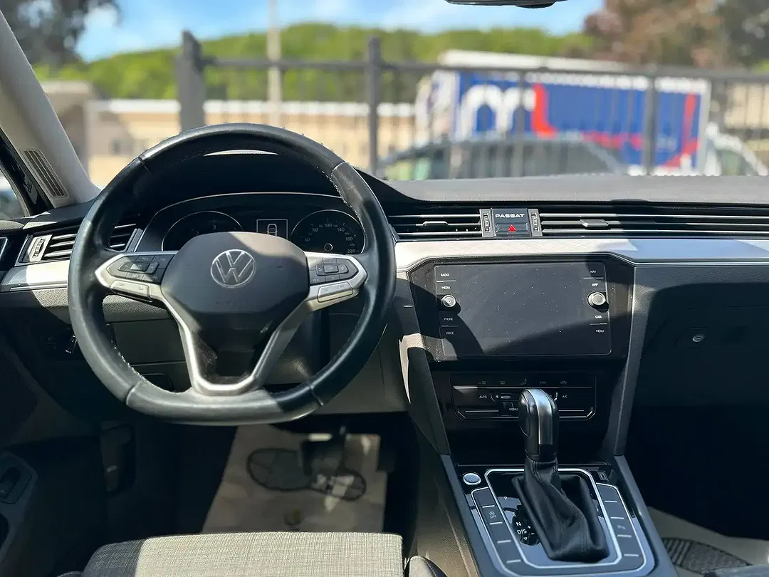 Volkswagen Passat Variant - Thumbnail 10