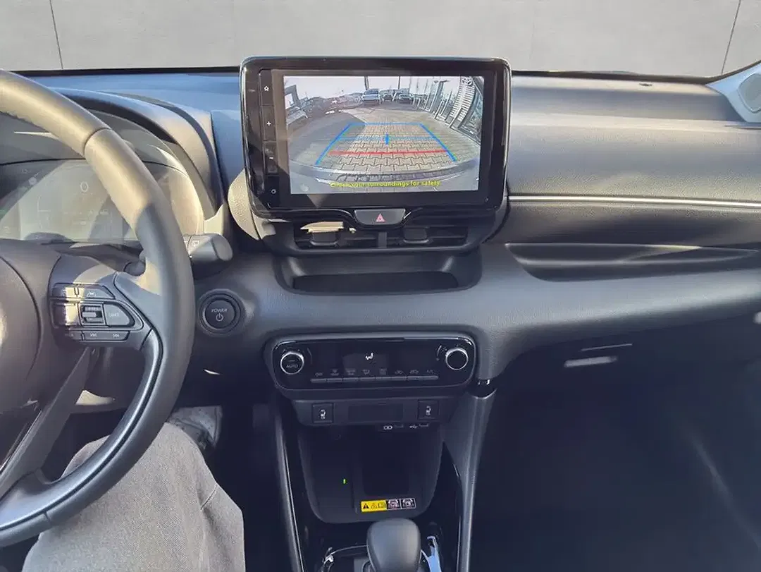 Toyota Yaris - Thumbnail 12