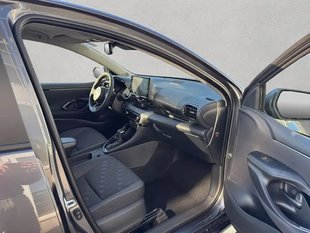 Toyota Yaris - Thumbnail 15