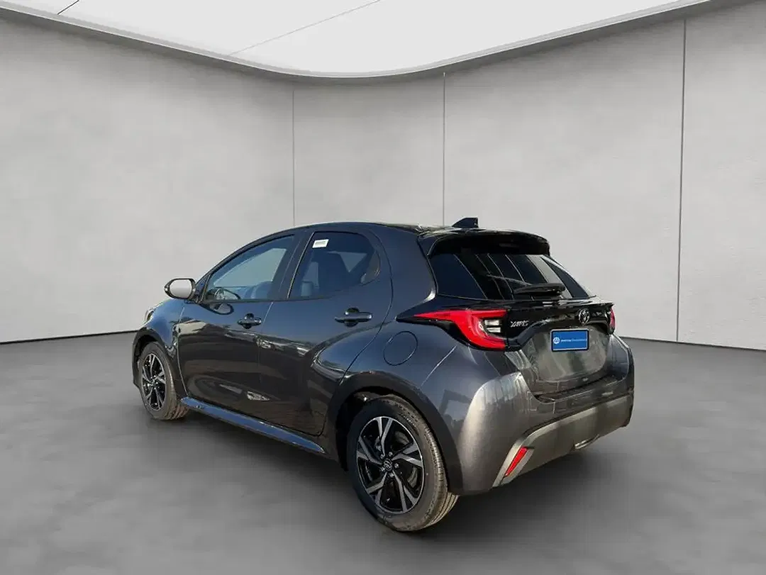 Toyota Yaris - Thumbnail 3