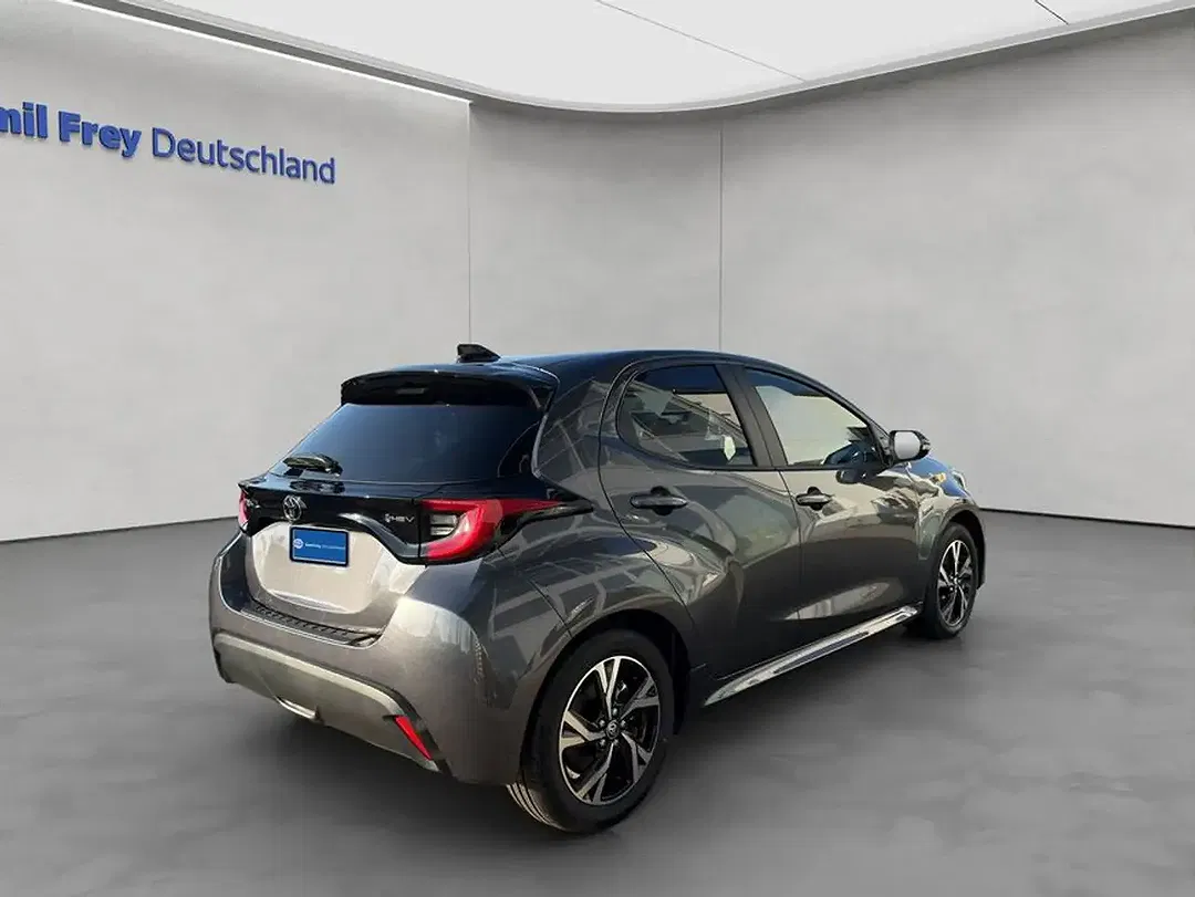 Toyota Yaris - Thumbnail 5