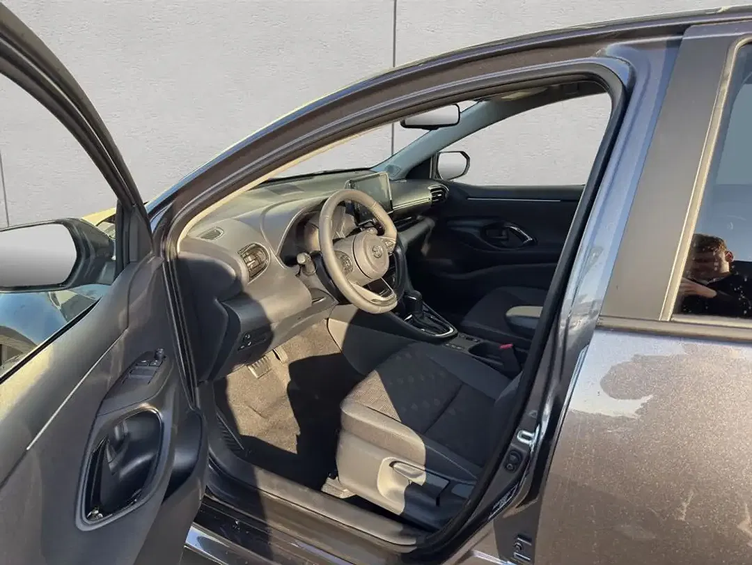Toyota Yaris - Thumbnail 8
