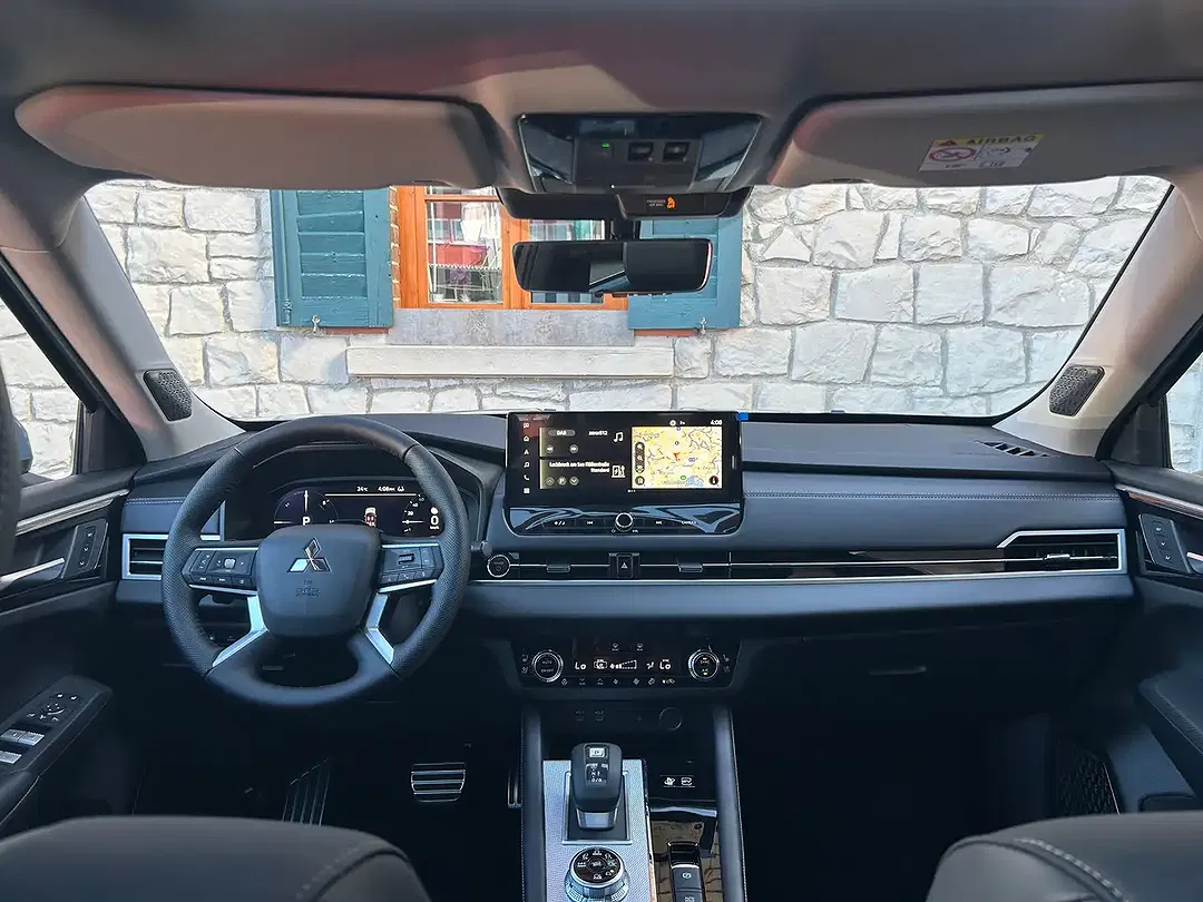 Mitsubishi Outlander - Thumbnail 11