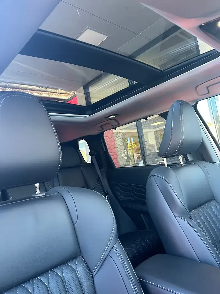 Mitsubishi Outlander - Thumbnail 4