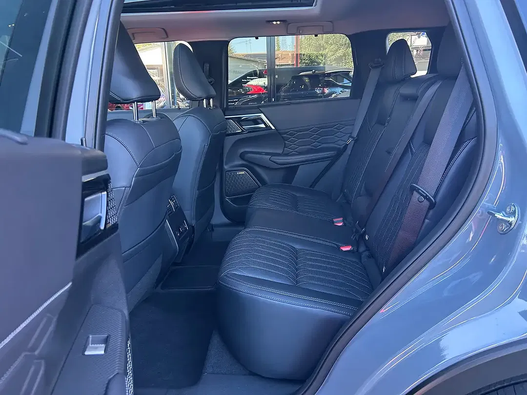 Mitsubishi Outlander - Thumbnail 6