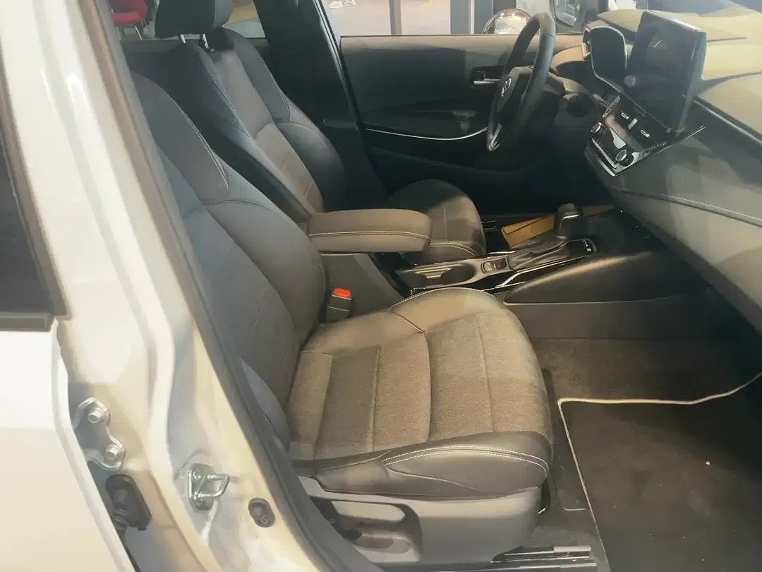 Toyota Corolla - Thumbnail 11