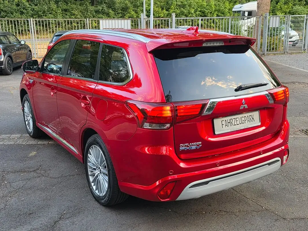 Mitsubishi Outlander PHEV 4WD Plus