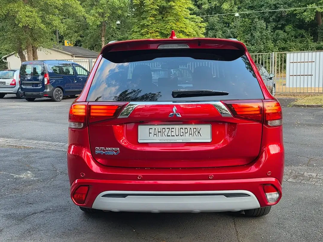 Mitsubishi Outlander - Thumbnail 2