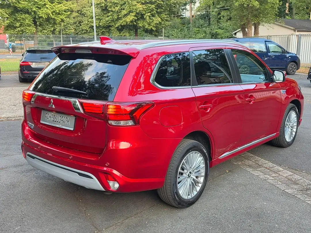 Mitsubishi Outlander - Thumbnail 3