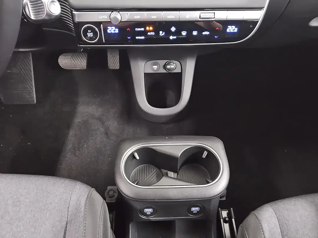 Hyundai IONIQ 5 - Thumbnail 6
