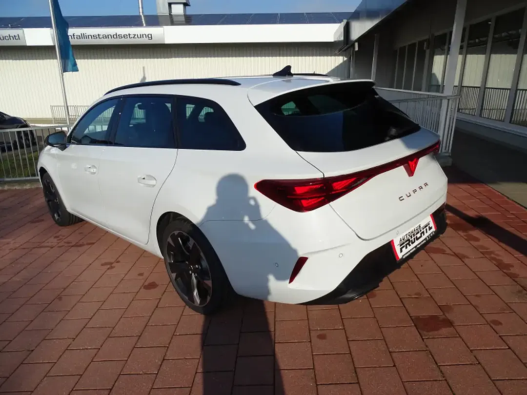 CUPRA Leon - Thumbnail 4