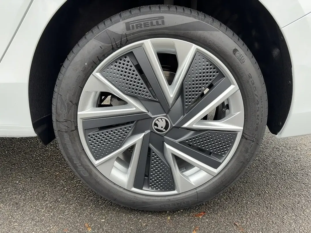 Skoda Superb - Thumbnail 15