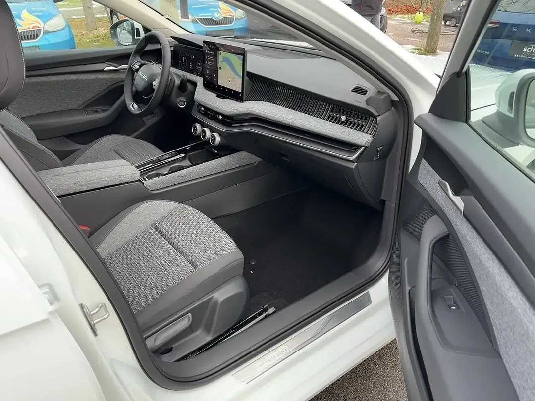 Skoda Superb - Thumbnail 8