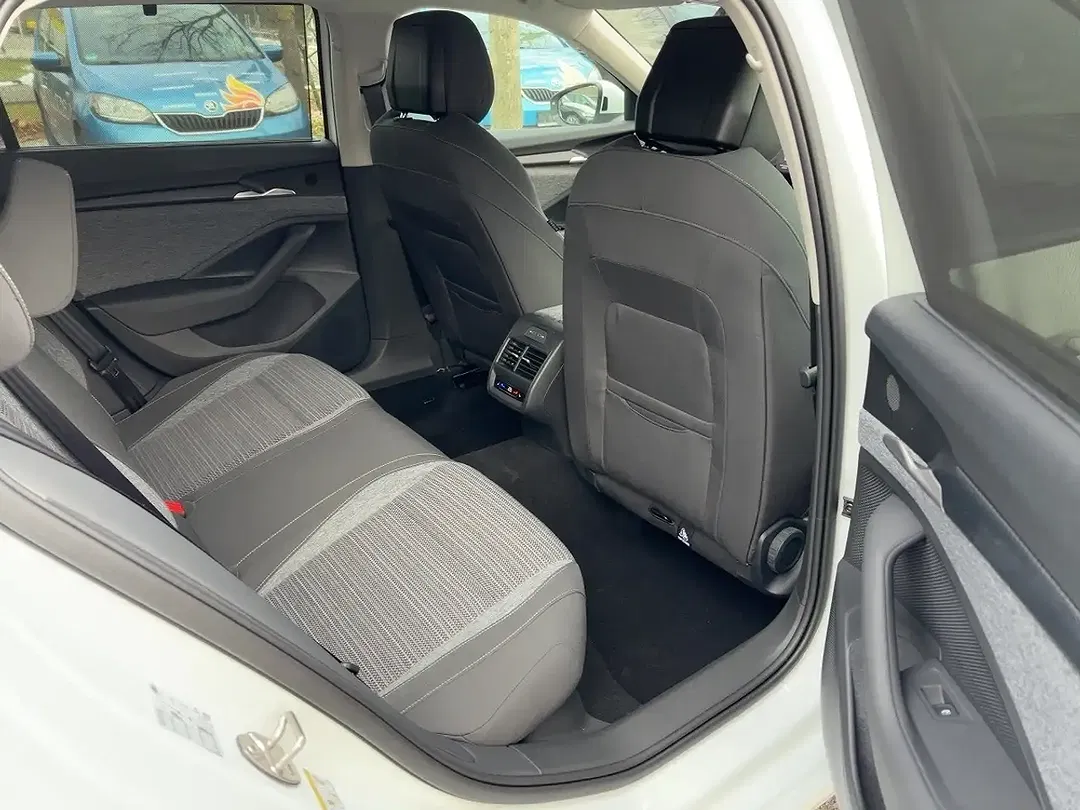 Skoda Superb - Thumbnail 9