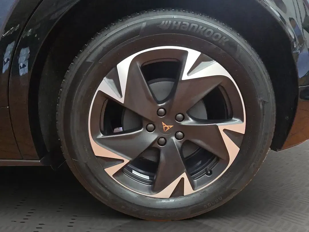 CUPRA Tavascan - Thumbnail 3