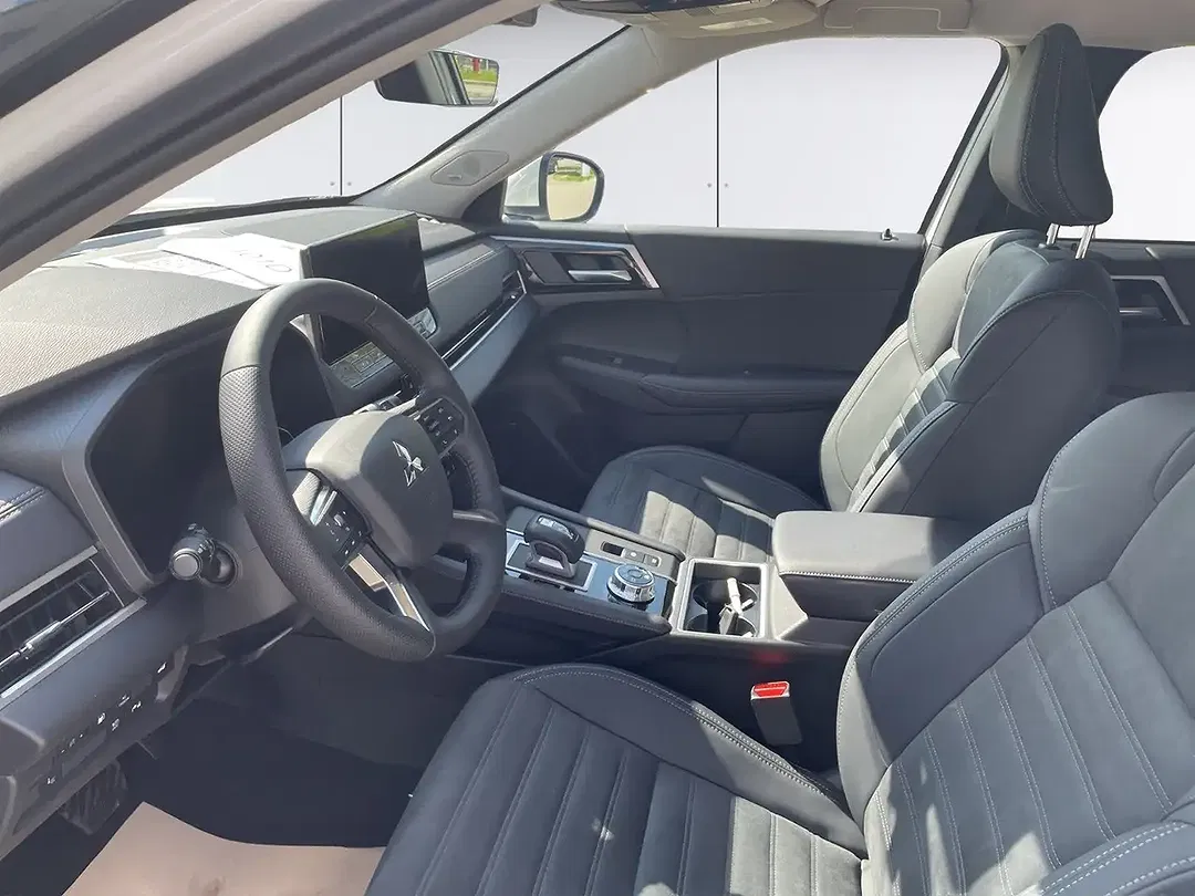 Mitsubishi Outlander - Thumbnail 11